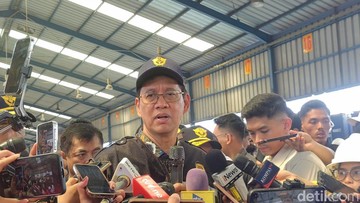 Menteri Purbaya Sidak Pelabuhan Tanjung Priok, Telusuri Penumpukan 3.100 Kontainer yang Tertahan