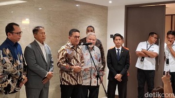 Menteri Perdagangan (Mendag) Budi Santoso (ketiga kiri)/Foto: Retno Ayuningrum/detikcom