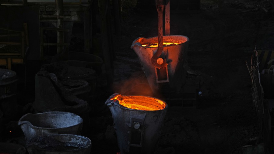 Kontradiksi Industri Smelter Nikel RI: Harga Logam Naik, Beban Biaya Malah Mengganda