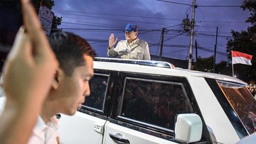 Meski Kurang Nyaman, Presiden Prabowo Tegaskan Komitmen Pakai Maung Sebagai Contoh Produk Lokal