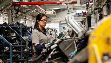 Ancaman PHK Ribuan Pekerja: Dua Raksasa Komponen Otomotif Jepang Dikabarkan Pindah Basis Produksi ke Vietnam