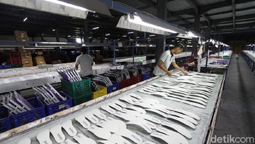Momen Penyelamatan Ribuan Pekerja Pabrik Sepatu Nike di Bandung dari Ancaman PHK Massal