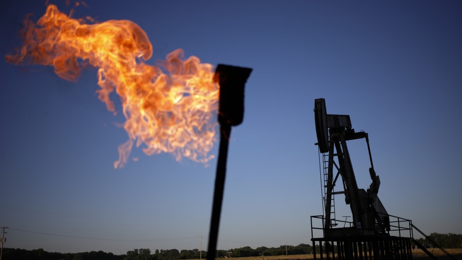 Krisis Iklim Memburuk: Pembakaran Gas Industri Migas Global Melonjak di Awal 2025