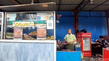 Kisah Inspiratif Eks Ojek Pangkalan Bertahan di Kuliner Jakarta Berkat Dukungan Teknologi Keuangan BRI