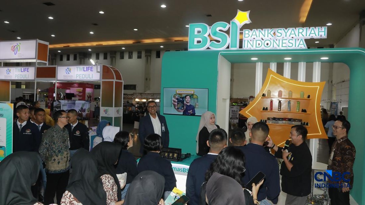 Foto: Suasana booth Bank BSI  dalam acara Jogja Financial Festival 2026 di Jogja Expo Center (JEC), Yogyakarta, Jawa Tengah, Sabtu (23/5/2026). (CNBC Indonesia/Muhammad Sabki)