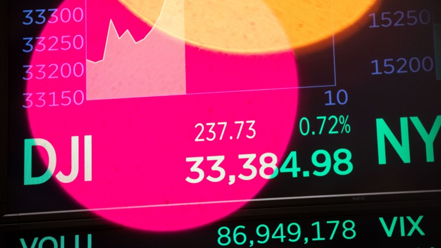 Pasar Tenaga Kerja AS Mereda, Saham Wall Street Melonjak ke Rekor Tertinggi