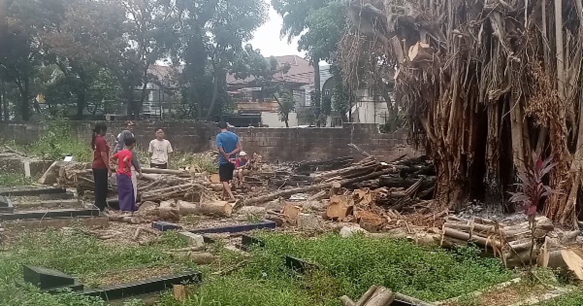 Misteri Kerusakan Puluhan Nisan di Pondok Aren Pasca Penumbangan Pohon Beringin Tua