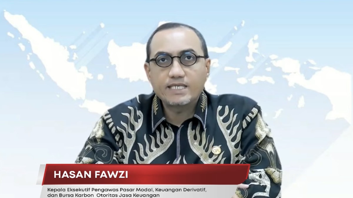 Foto: Kepala Eksekutif Pengawas Pasar Modal, Keuangan, Derivatif dan Bursa Karbon OJK, Hasan Fawzi saat Konferensi Pers Asesmen Sektor Jasa Keuangan dan Kebijakan OJK Hasil RDKB Maret 2026. (YouTube/Otoritas Jasa Keuangan)