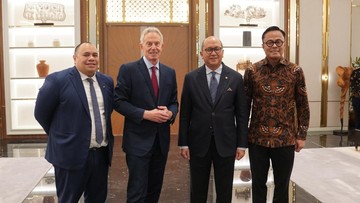 Petinggi Danantara menerima kunjungan mantan Perdana Menteri Inggris Tony Blair bersama jajaran Tony Blair Institute for Global Change (TBI). Foto: Dok. Danantara