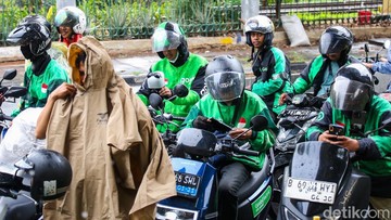 Realita di Lapangan: Potongan Aplikasi Ojol Masih Tinggi, Janji 8% Menguap Pasca Regulasi Baru