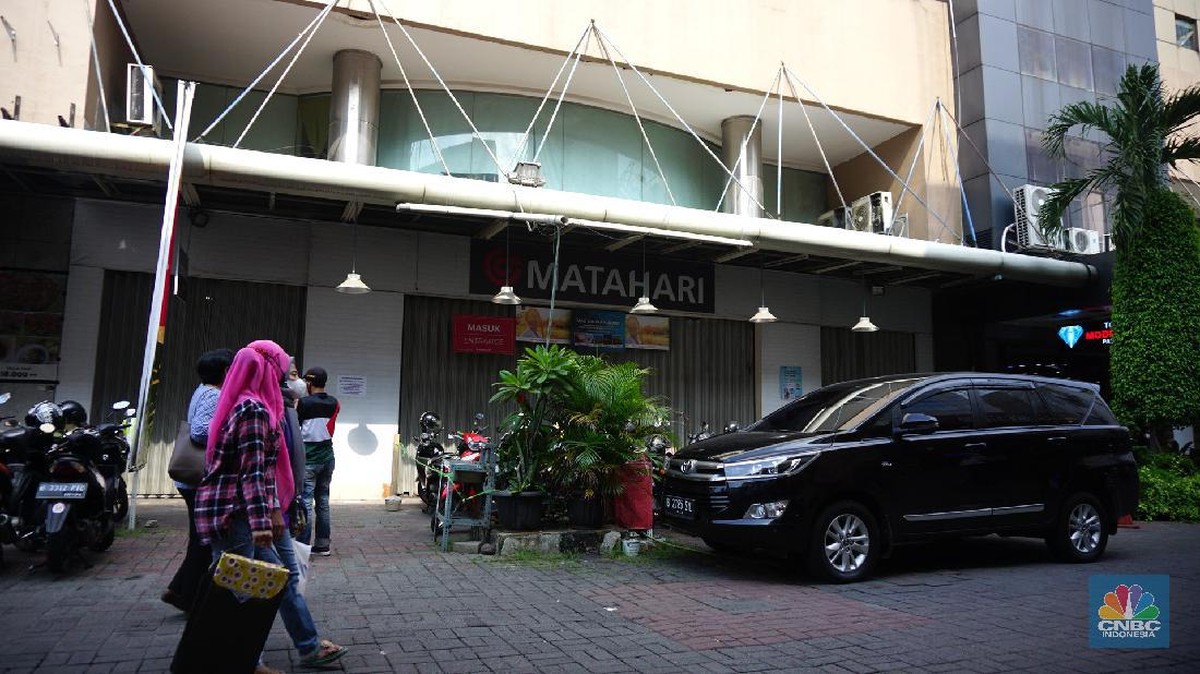 Foto: Suasana Matahari Pasar Baru yang Tutup (CNBC Indonesia/ Tri Susilo)