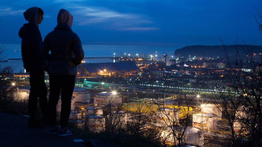 Ukraina Gempur Kilang Minyak Rusia dan Kapal Tanker di Laut Azov, Eskalasi Konflik Makin Panas