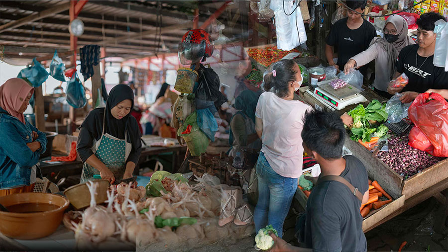 Pantau Harga Pangan Akhir Pekan: Daging Ayam dan Cabai Meroket, Beras Jaga Stabilitas