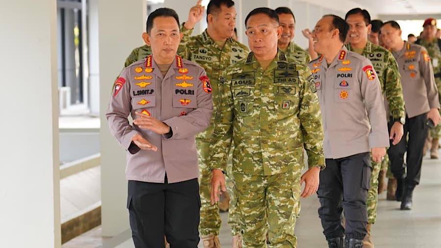 Prabowo Pertimbangkan Efisiensi Anggaran Pertahanan dan Polri Demi Atasi Kemiskinan