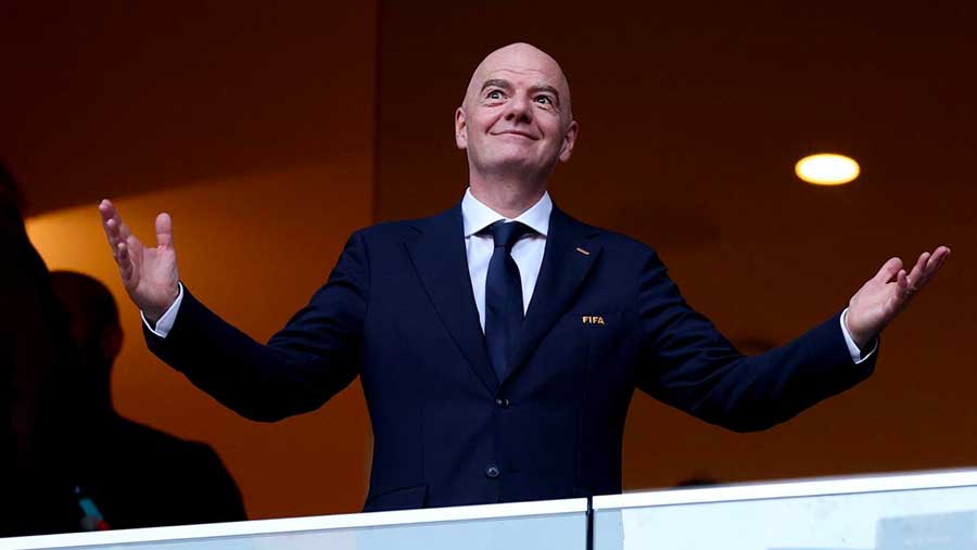 Gianni Infantino: Kakek Bola Dunia Jelajahi 57.700 Mil Demi Saksikan Pertandingan Piala Dunia